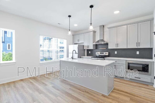 Photo - 700 N Dupont Ave Townhome