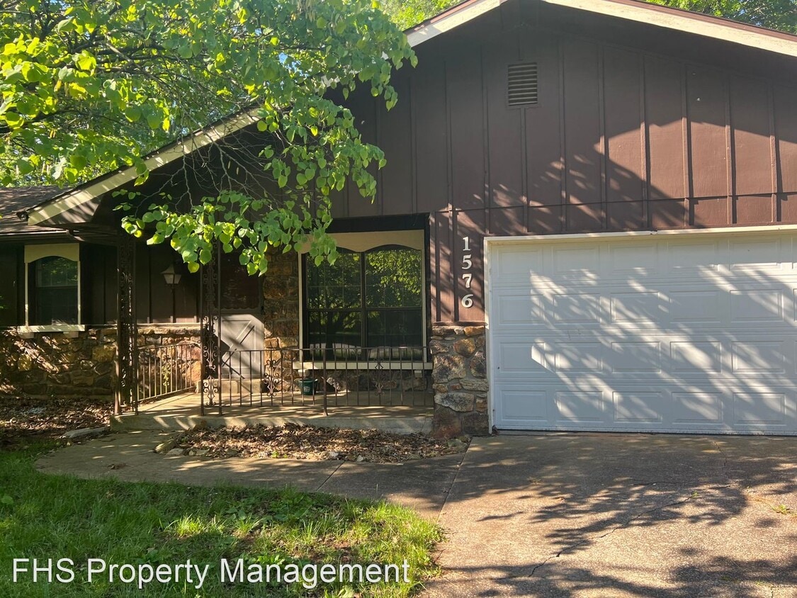 Primary Photo - 3 br, 2 bath House - 1576 E Walnut Lawn