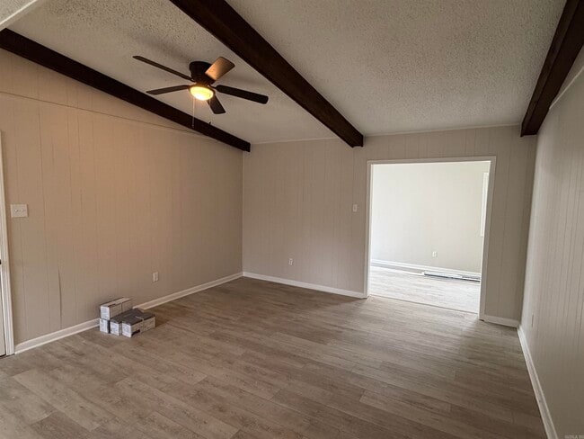 Building Photo - 10911 Vernon Dr