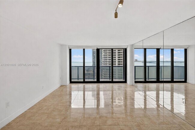 Foto del edificio - 600 NE 36th St