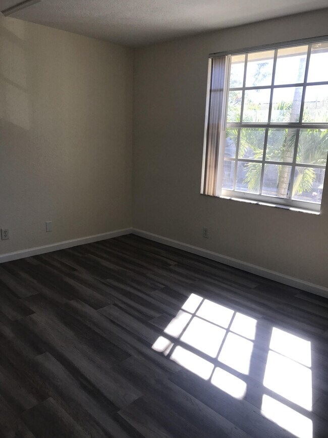 Building Photo - 974  Summit Lake Drive  West Palm Beach Fl...