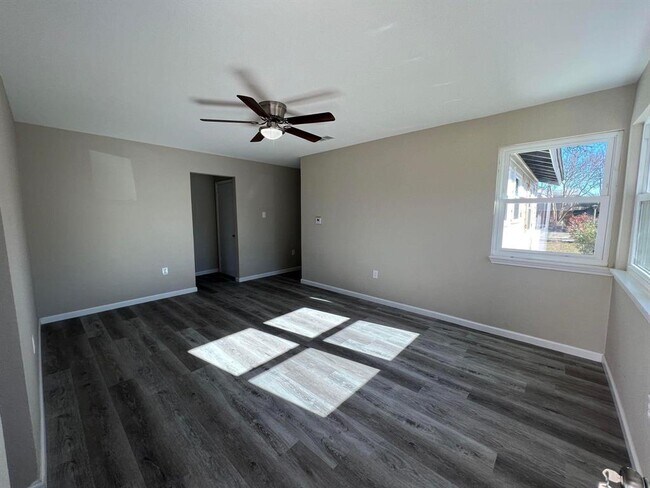 Foto del edificio - 411 Hillcrest St