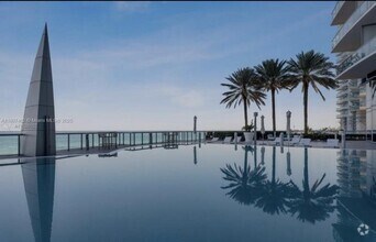Building Photo - 17121 Collins Ave