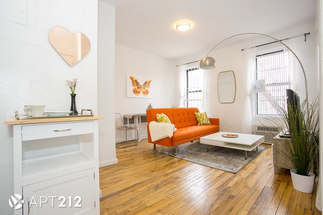 Foto del edificio - 246 E 10th St