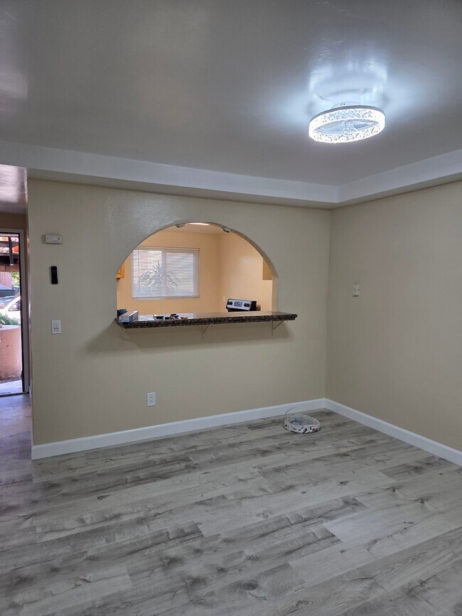 Foto del edificio - 8743 Navajo Rd