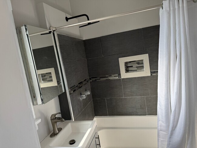 Foto del edificio - 5919 Lexington Ave