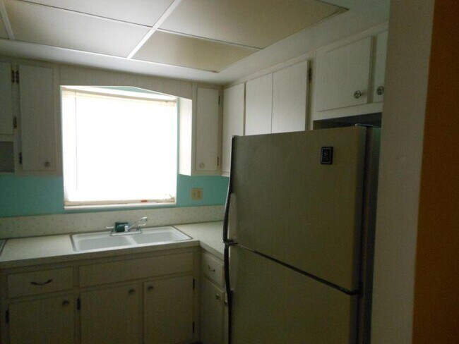 Building Photo - 2977 Ashley Dr W
