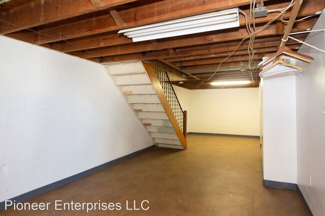 Building Photo - 3 br, 1.5 bath House - 2737 Wegworth Ln