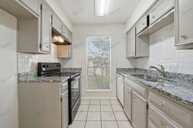 Foto del edificio - 2728 Westchester Dr