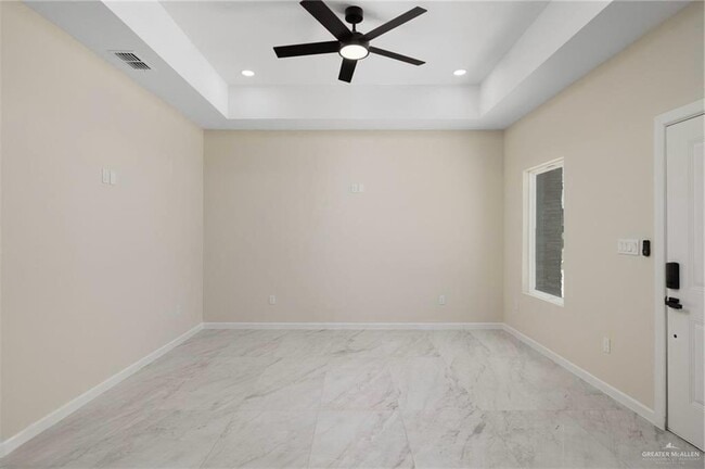 Building Photo - 11 Skyview St