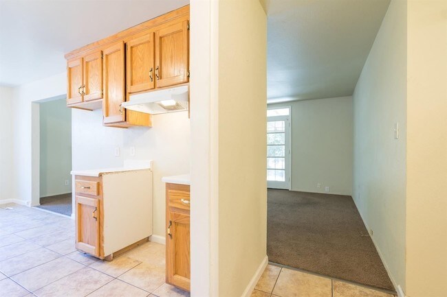Building Photo - 3 br, 2 bath House - 2324 E. San Gabriel Ave