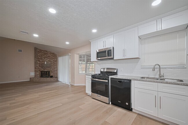 Foto del edificio - 1612 Sleepy Hollow Dr
