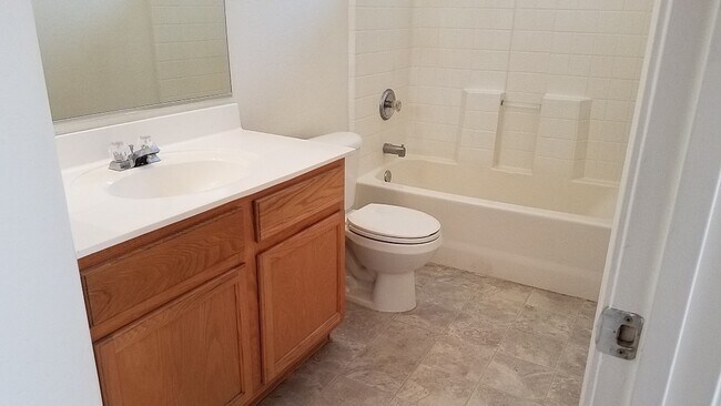 Building Photo - 3 bedroom 2 bath home in Parque Verde