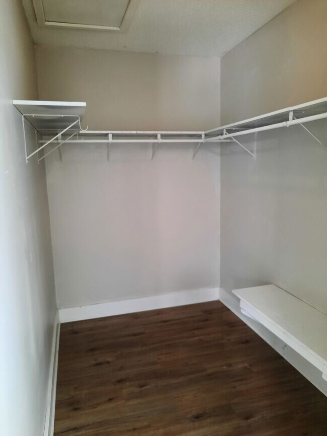 Foto del edificio - $1195 - 1 bedroom/ 2 bathroom plus 2 bonus...