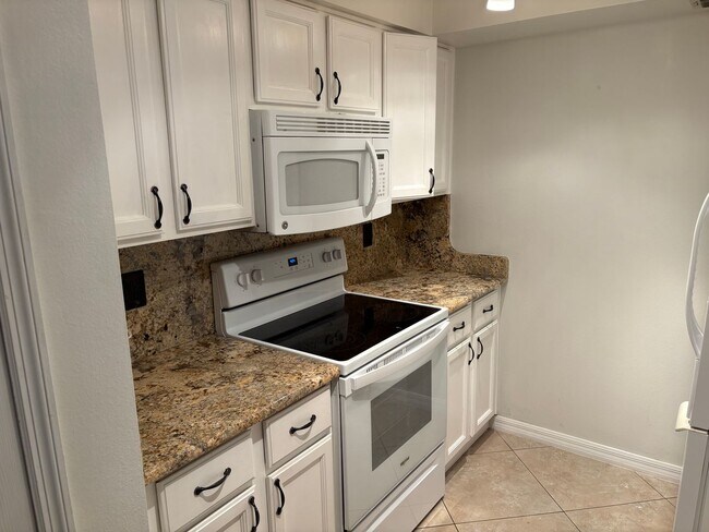 Foto del edificio - Beautiful 2 story townhouse in Cypress Club