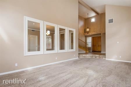 Building Photo - 4201 Laurelview Dr