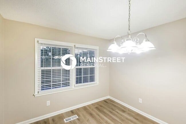 Building Photo - 5 Bedroom Pet-Friendly Home in Tarrant, AL with Main Street Renewal