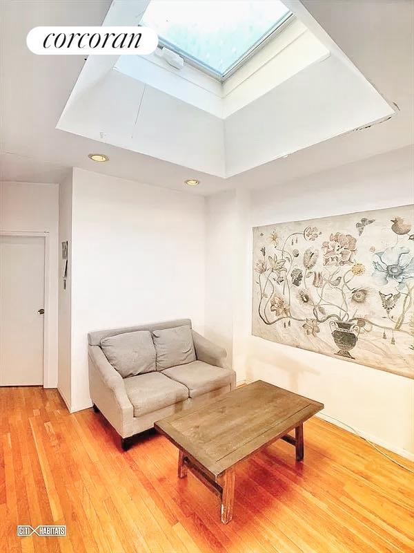 Foto del edificio - 536 E 87th St