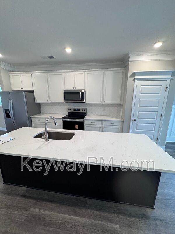 Building Photo - 2071 Denmark Ave SE