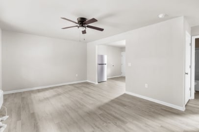 Building Photo - 1217 Pineview St