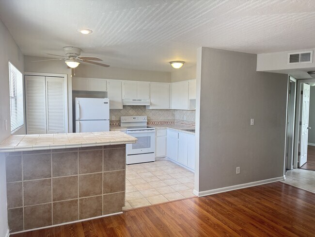 Foto del edificio - 4745 Orange Grove Blvd