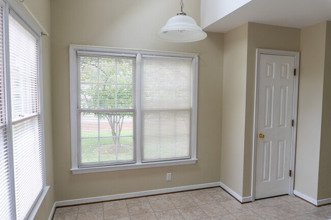 Foto del edificio - 12420 Grace Hill Ln