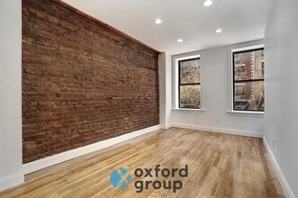 Building Photo - 264 E 10th St