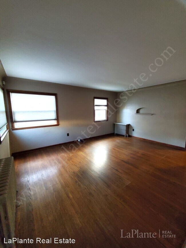 Building Photo - 3 br, 2 bath House - 3905 Bellevue Rd.
