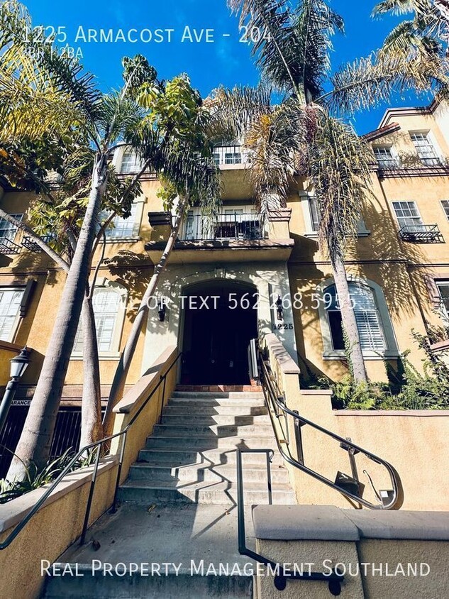 Foto principal - Spacious Two Bed Two Bath gated Condo in LA