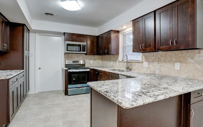 Building Photo - 9206 Bassoon Dr