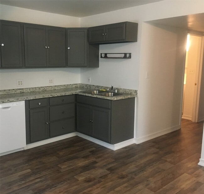 Building Photo - 3818 Hamid Blvd