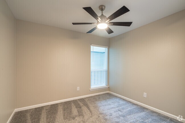 3HAB, 2BA - 1,400 ft² - EP on 5th