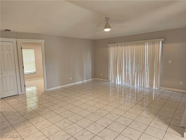 Foto del edificio - 743 Hightower Ave S