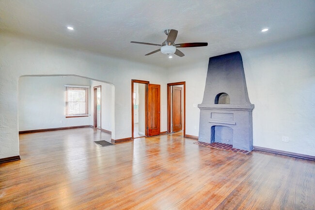 Photo - 479 Gaviota Ave Apartments