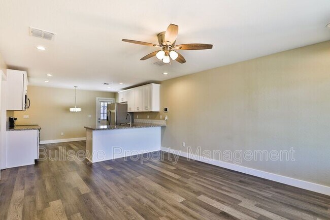 Building Photo - 5119 S 11th Pl