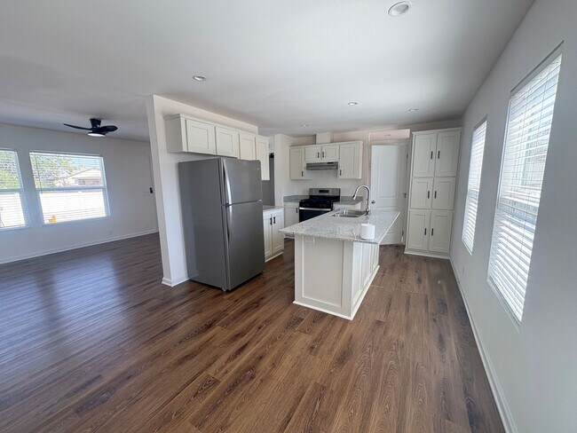 Foto del edificio - 15356 Merrill Ave