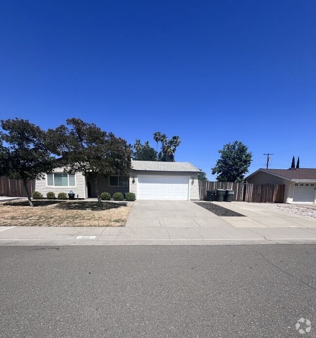 Building Photo - 8120 Hauge Dr