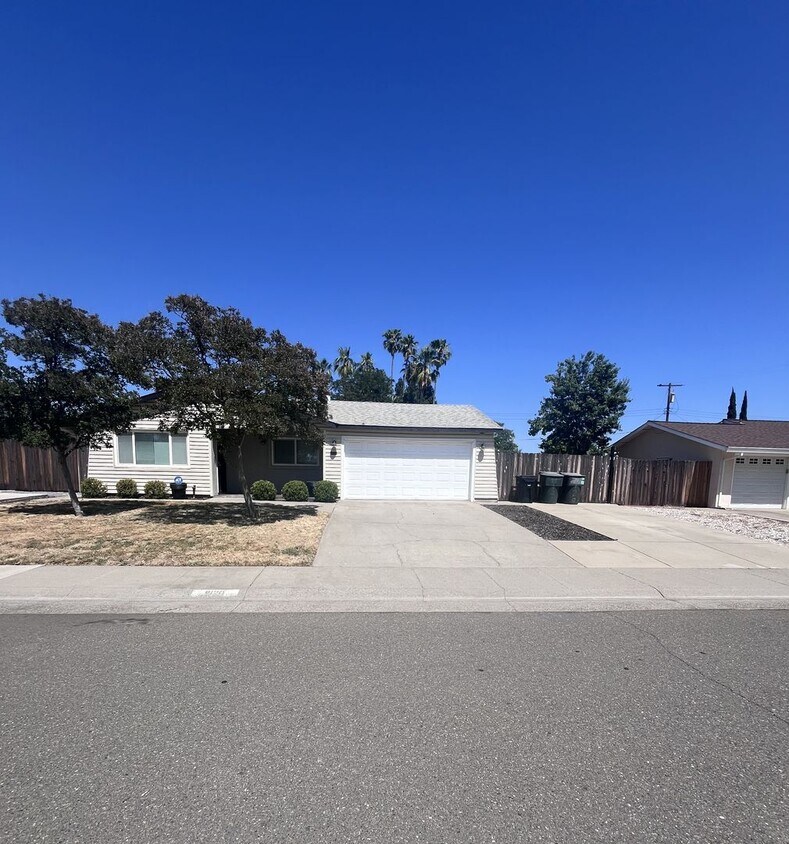 Primary Photo - BEAUTIFUL 3 BEDROOM HOME IN ELVERTA!!