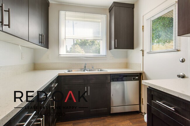 Foto del edificio - 8740 Belford Ave