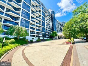 Building Photo - 1530 Key Blvd