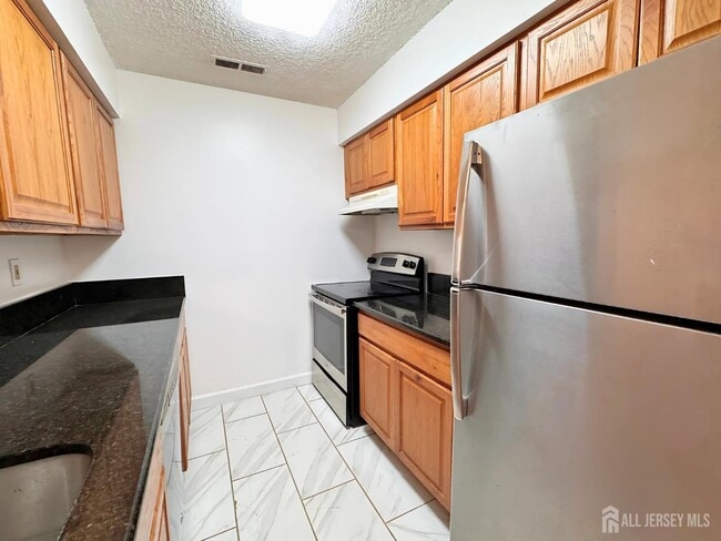 Building Photo - 707 Ravens Crest Dr