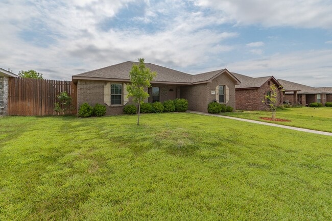 Building Photo - 3/2 in Tradewinds