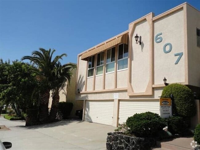 Building Photo - 607 E Providencia Ave