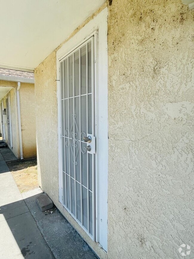 Building Photo - 316 6th St