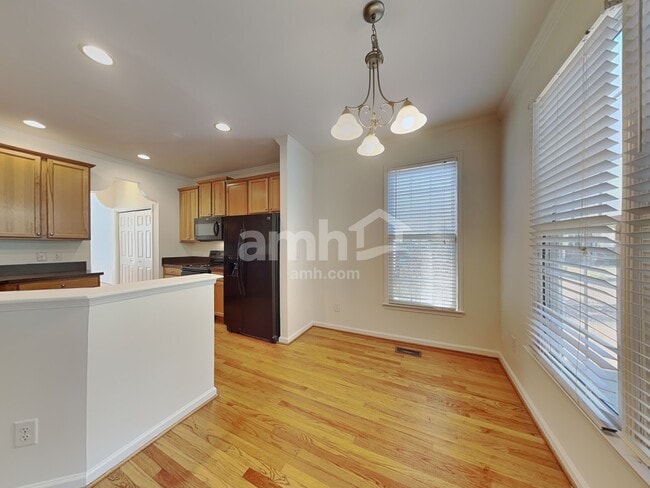 Foto del edificio - 905 Alba Rose Ln