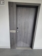 Building Photo - 25 Richmond St E