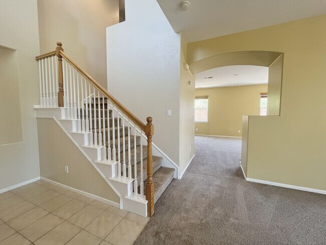 Foto del edificio - Recently Reduced Rental-Spacious Cul de Sa...