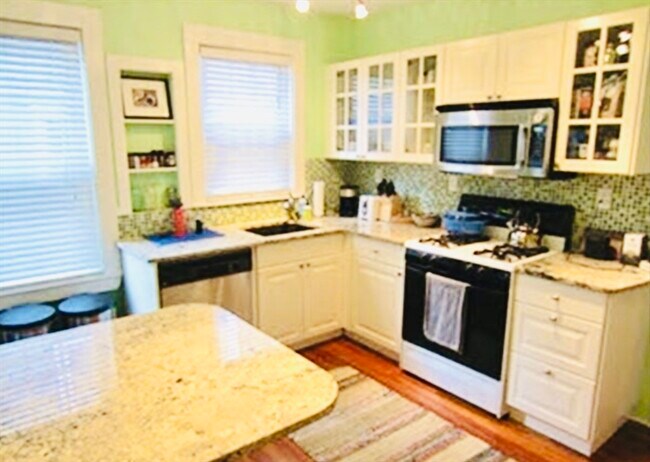 Building Photo - 106 Rockview St