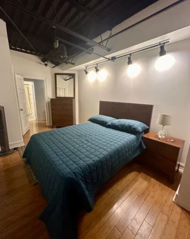 Building Photo - Upgraded 1 bedroom unit- Walking distance to campus!