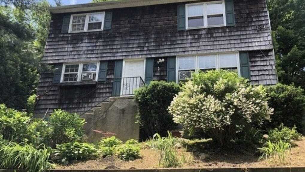 Primary Photo - 135 Waterside Ave